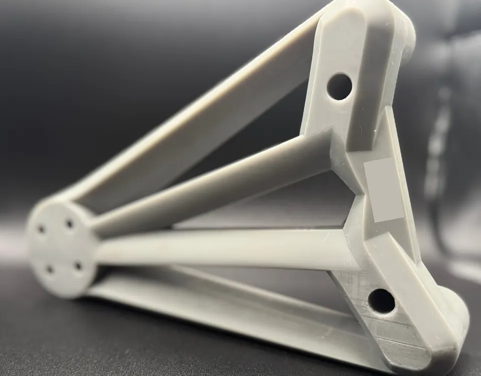 Préhenseur de robot delta allégé, imprimé en 3D SLA, conception générative MC3D Line